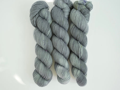 LJP Merino Sock: 水に映る